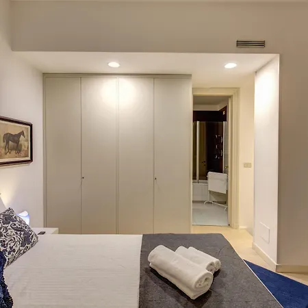 特雷维奇迹套房 *