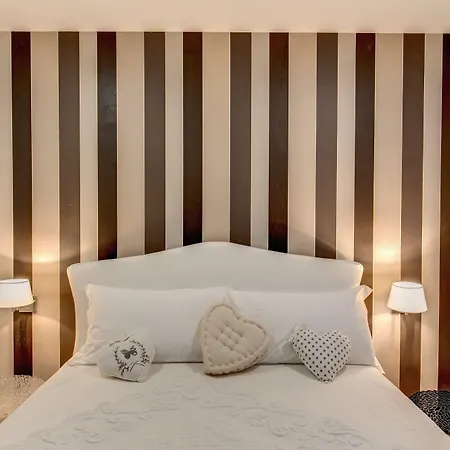 特雷维奇迹套房 *